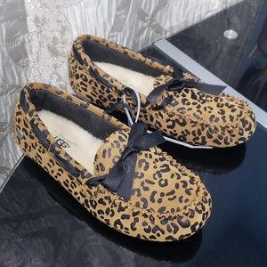 UGG Girls Slippers Wool Size 2
